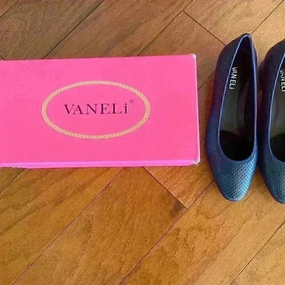 VANELi Ardyce Navy Nappa Dress shoe with a unique heel shape SAVE $70.00 - Picture 4 of 9